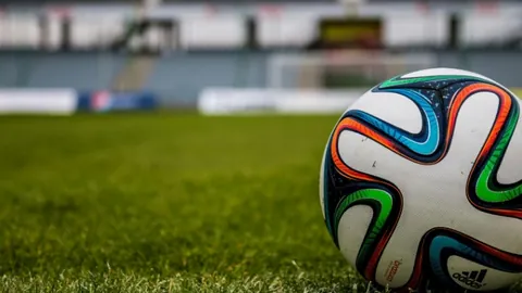 哈维續約確定，領袖巴薩再戰，西甲冠軍之路指日可期。